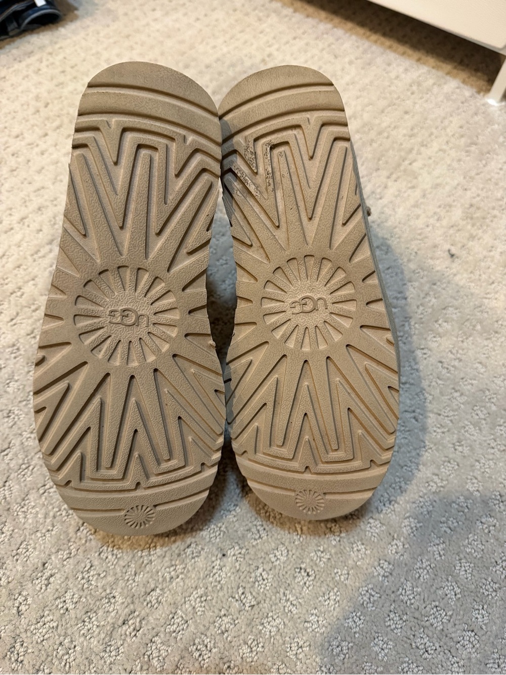 ugg mini platform - Picture 7 of 8